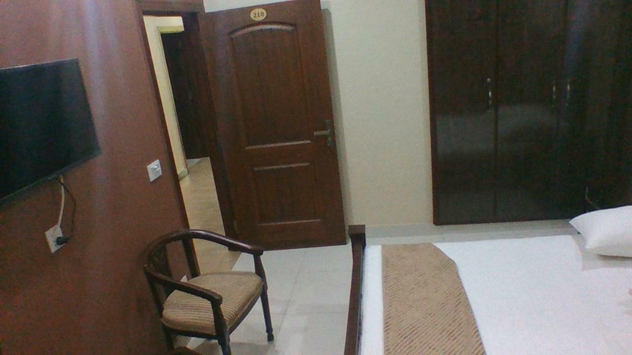 Red Roof Hotel Sahiwal Εξωτερικό φωτογραφία